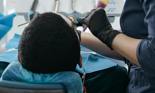 Cirugía oral. Tratamientos y especialidades de la Clínica del Camino.