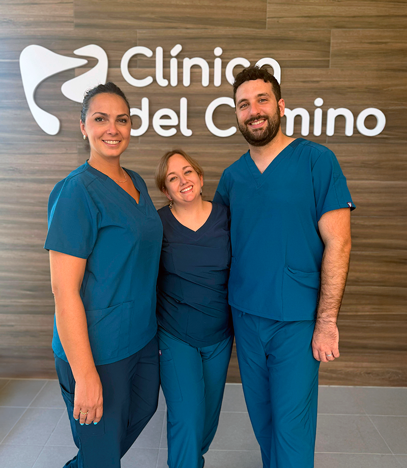 Foto del equipo. De izquierda a derecha: Susana Cabero, Inma Martín y Juan Manuel Gómez. Clínica del Camino.